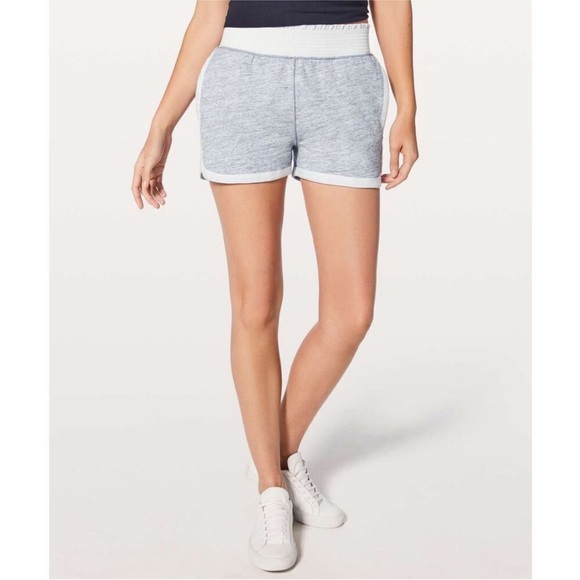 Lululemon Cool And Collected Short 2.5” Heathered Space Dyed Nimbus Gray Size 2 - Picture 1 of 12
